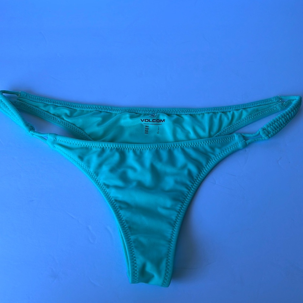 Aqua Colvin bikini bottom. Size L.